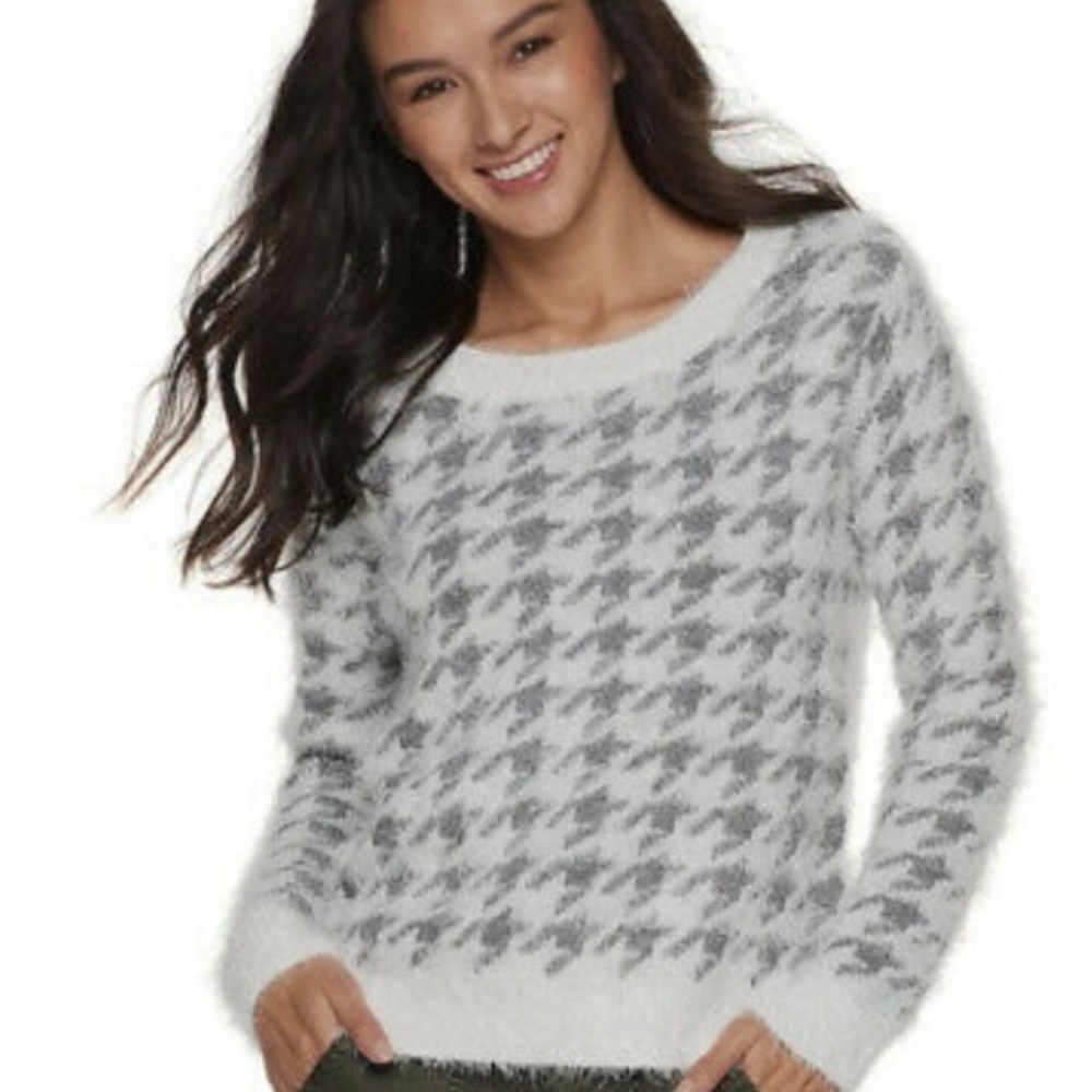 NWT Mudd White Gray Houndstooth Eyelash Sweater